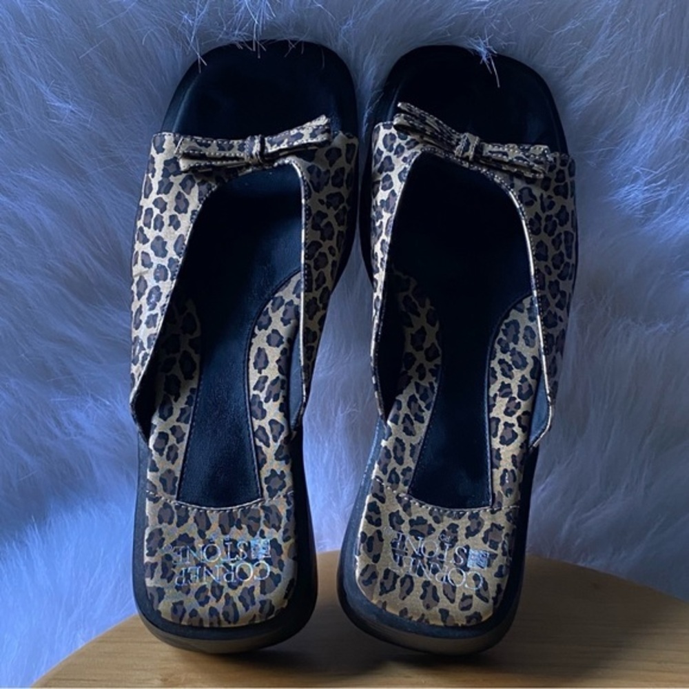 Corner Stone Shoes Sandal’s Women’s Size 8 M  Flats Open Toe Animal‎ Print